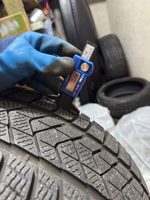 4бр зимни гуми  Pirelli Sotozero 3 с размери 235 45 18