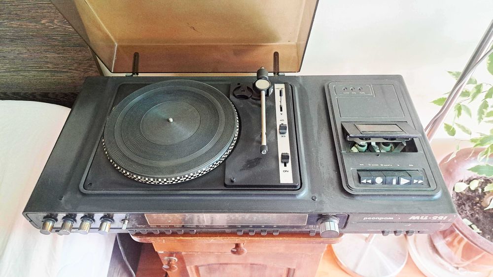 Ретро колекция - магнетофон, радио-касетофон с грамофон и телевизор