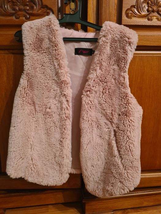 Vesta blana artificiala roz