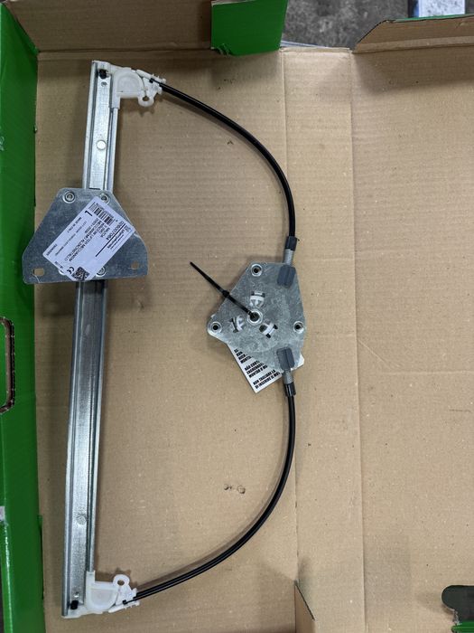 Стъклоповдигач Mazda 3 (2003-2009)