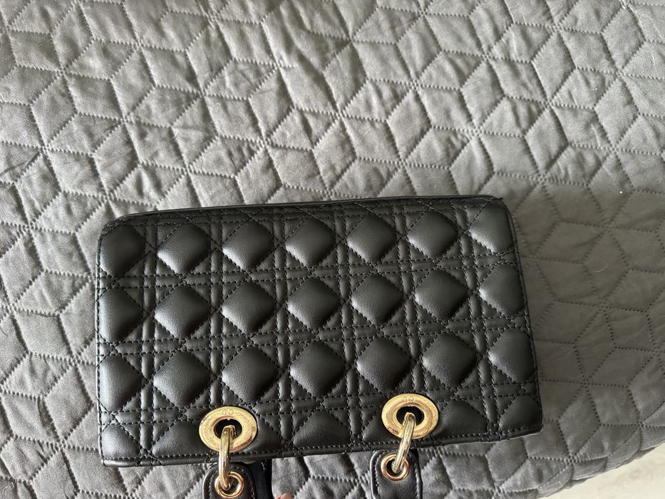 Дамска чанта в черен цвят