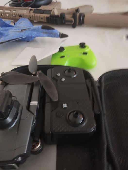 Дрон квадрокоптер