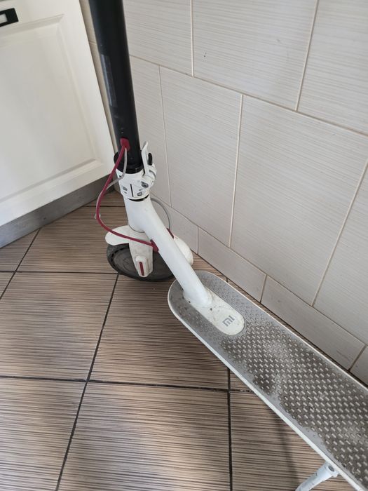 Vând trotineta electrica Xiaomi Mija M365