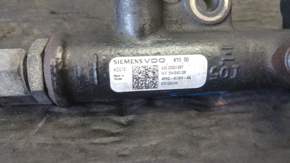 Rampa injectoare mijloc jaguar xf 1 x250 x-type 2 x200 xj x350 2.7 d eld eld11 4r8q-9cd66-aa