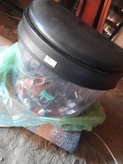 Vand acvariu cu tot cu  accesoriile