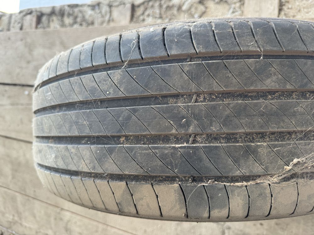 Vand cauciucuri Michelin si Pirelli