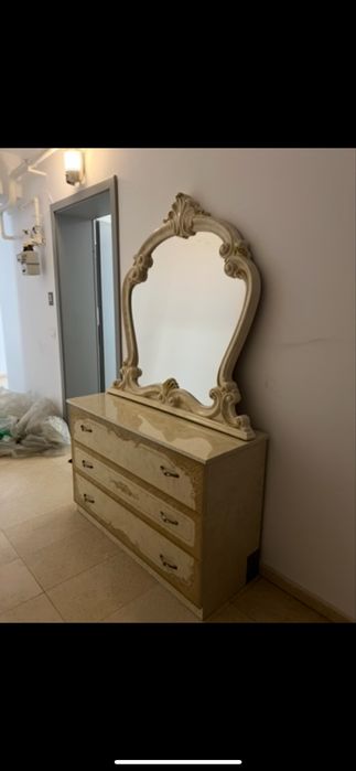 Mobila cu oglinda