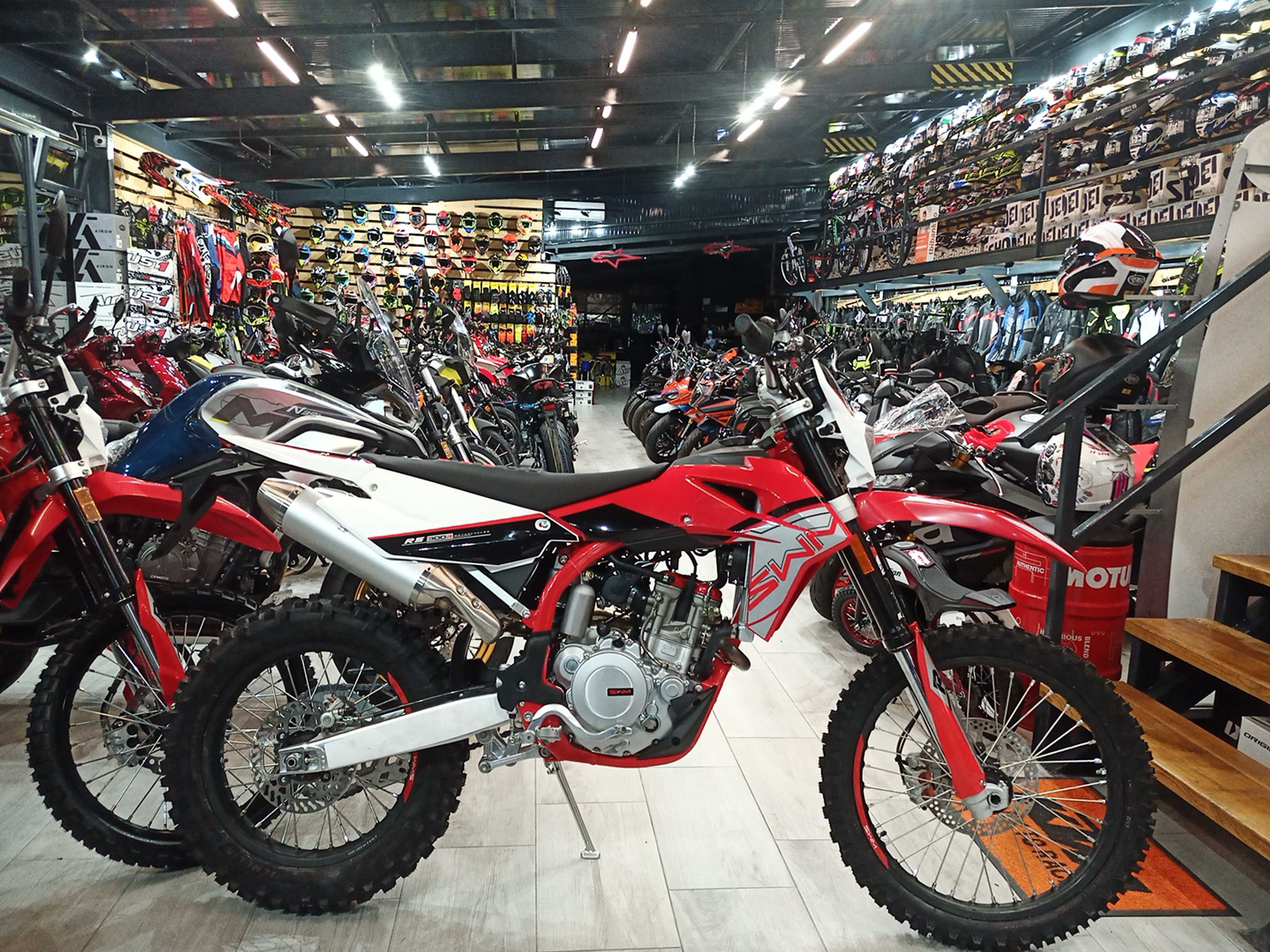 SWM RS 300R Euro5-noua-de la 5500 euro prin EST BIKE Campina