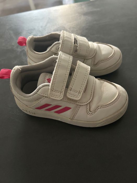 Бебешки маратонки адидас и сандали от естествена кожа