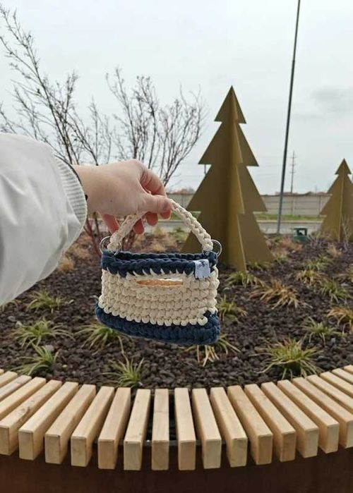 Geantă croșetată unică