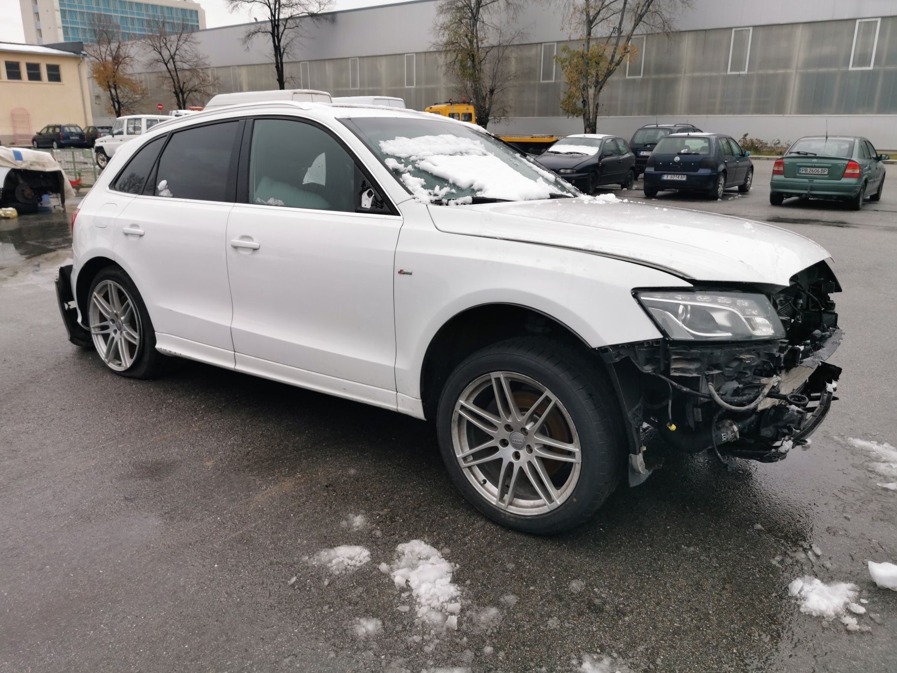 На Части Audi Q5 3.0TDI 2010 година 239кс. Помпа дюзи скоростна кутия