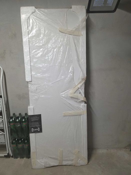 Продавам тапетна врата PORTA HIDE, 70 см., дясна с отваряне навътре
