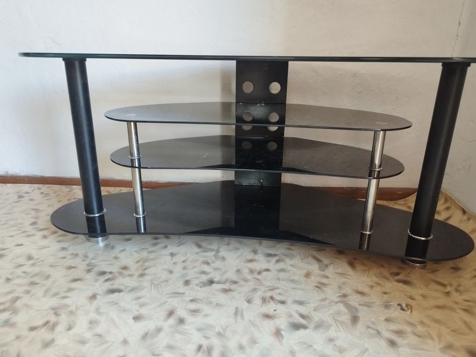 Продам  2 тумбу под телевизор из каленного стекла, цвет: черный.