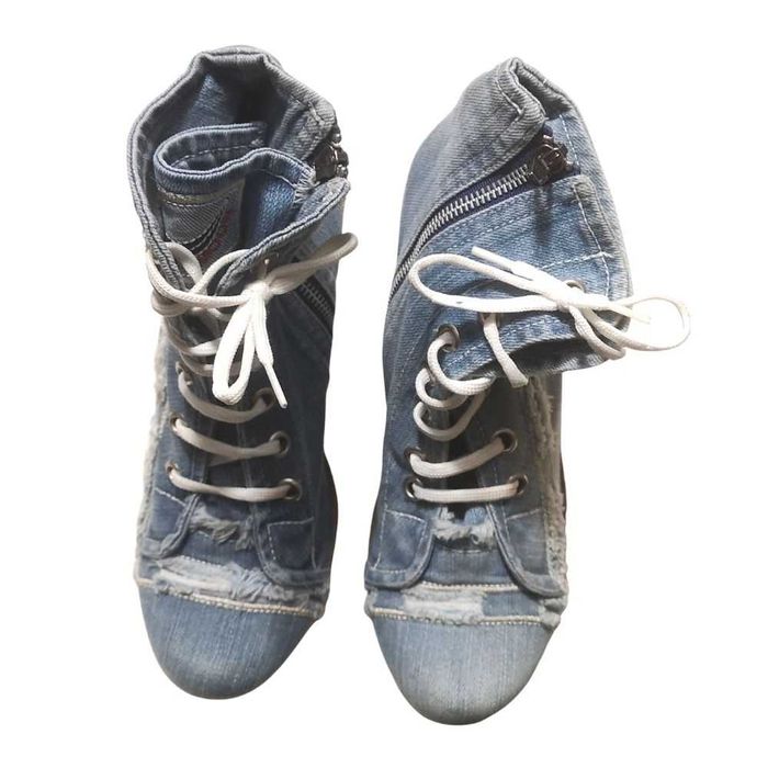 Vand ghete de dama, cu toc, din blugi, brodate - marimea 41