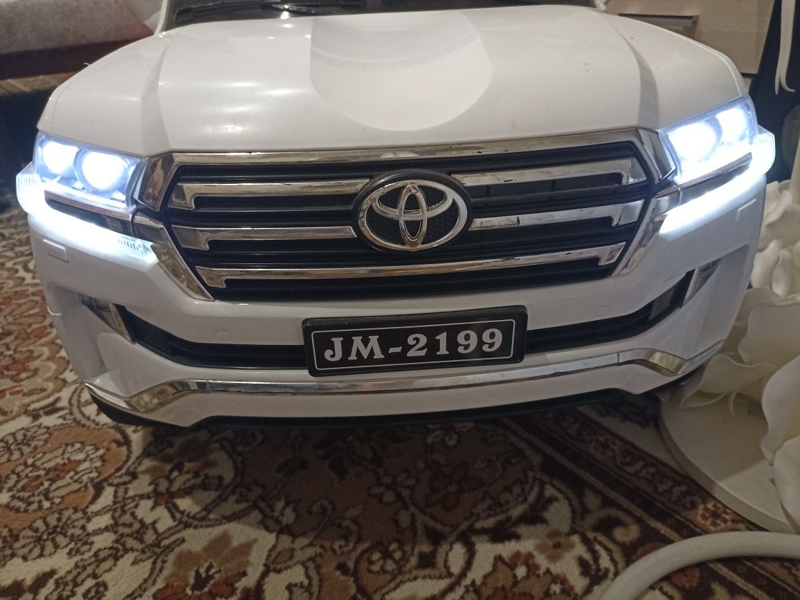 TOYOTA LAND CRUISER детский электромобиль