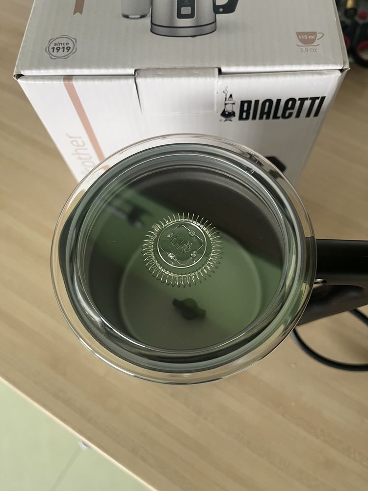 Електрическа кана за разбиване на мляко Bialetti 240 мл 500 W