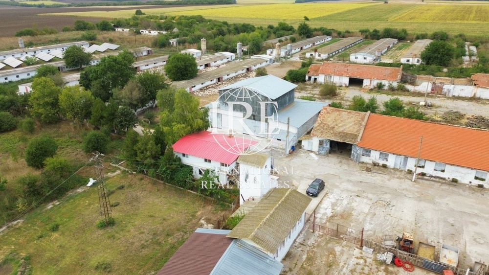 Продава се Промишлена сграда в с. Стефаново, Област Добрич - 6977 кв.м за 172 €/кв.м - Снимка #12