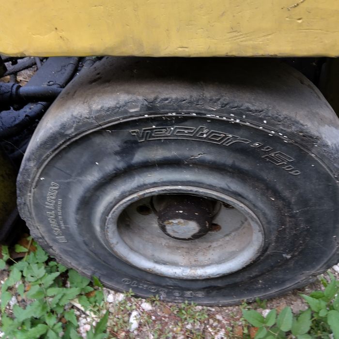 Бандажни гуми с джанти от мотокар Кларк Clark 6.50 x 10 и 7.00 - 12