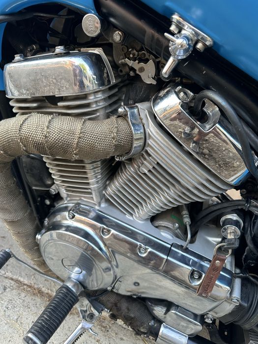 Suzuki intruder vs800 vand sau schimb cu cross.