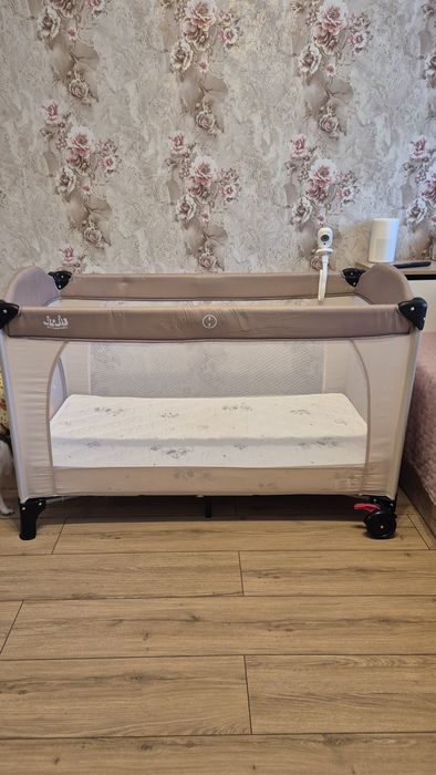 Продавам нова сгъваема кошара Juiu Sleepy baby, с 2 нива.Swieet Dreams