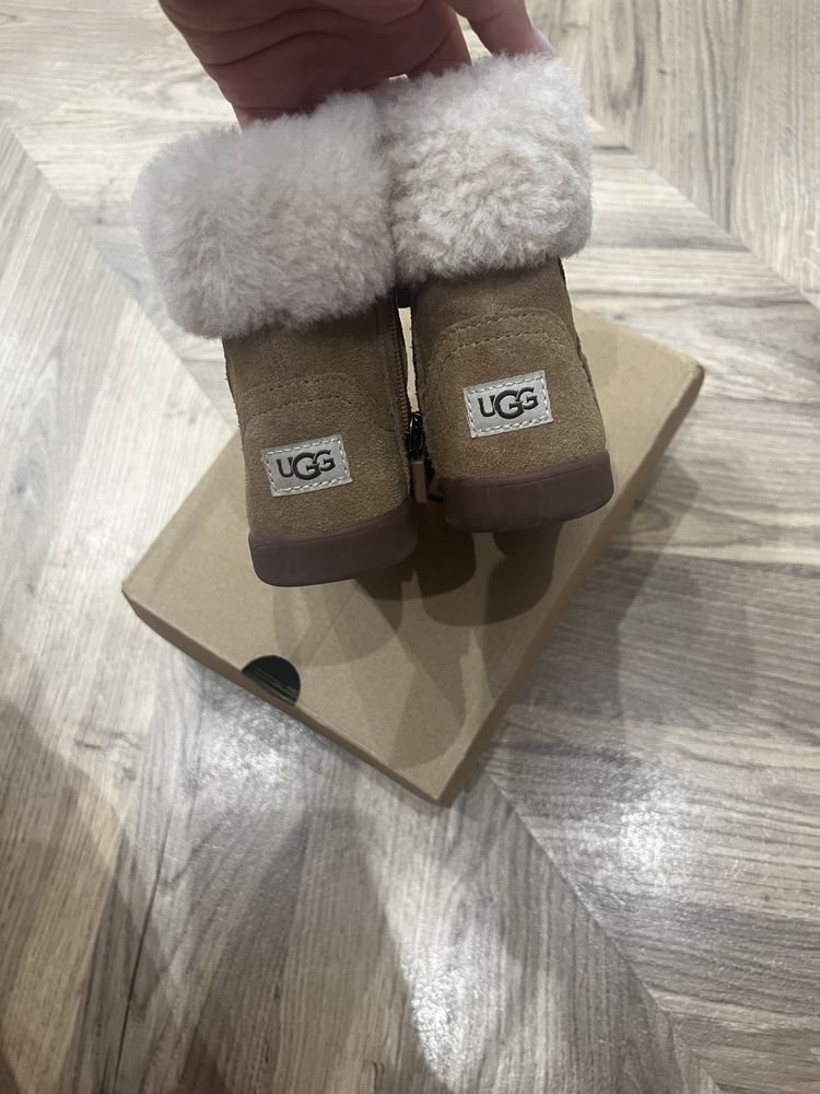 Детски боти UGG