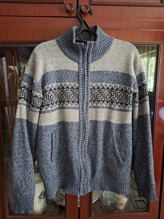 Мужская кофта на замке