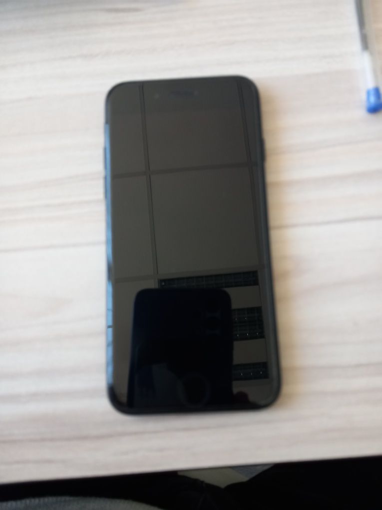 iPhone 7  32GB-перфектен