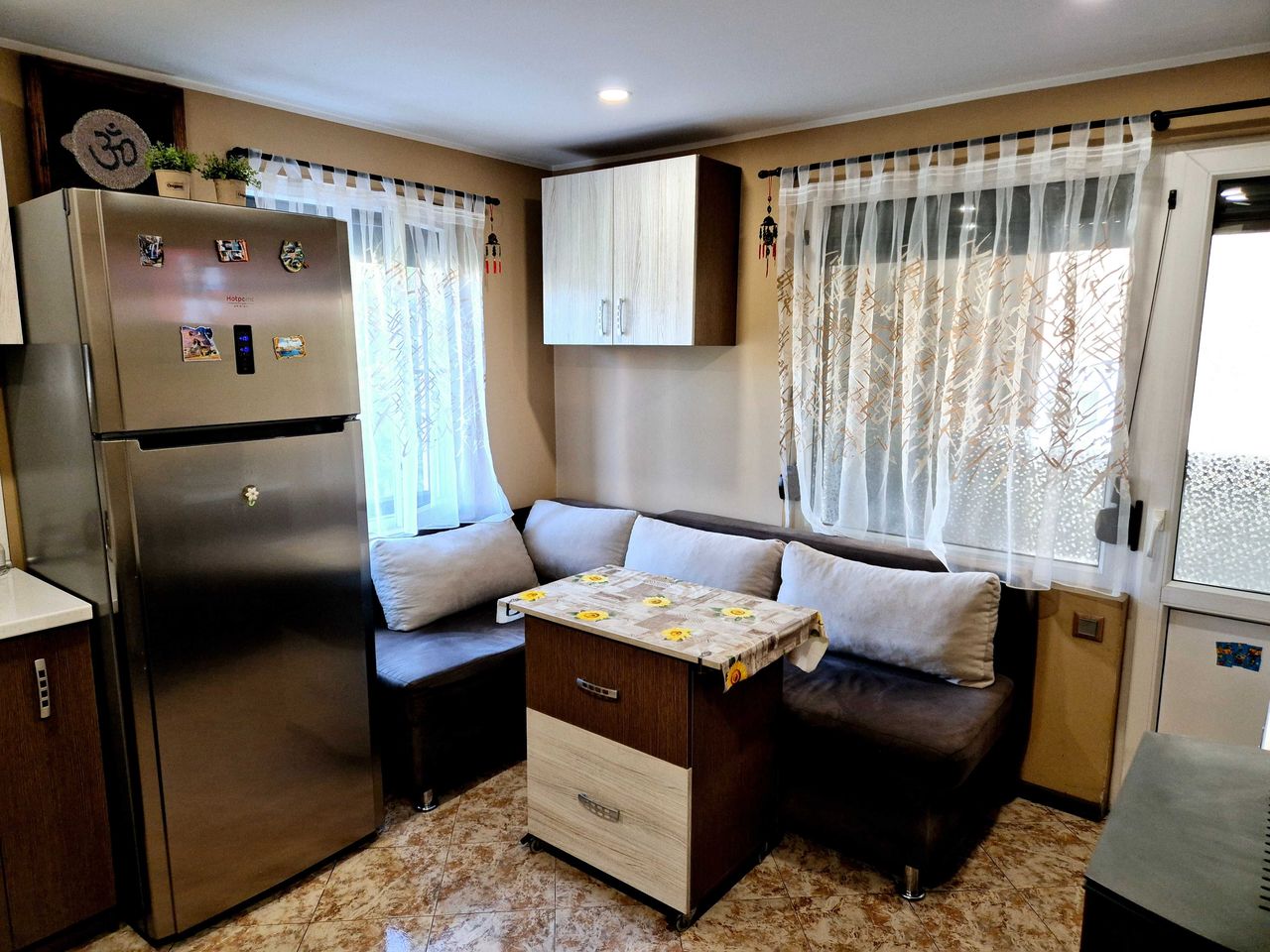 Продава се Тристаен апартамент в Дупница - 70 кв.м за 1130 €/кв.м - Снимка #3
