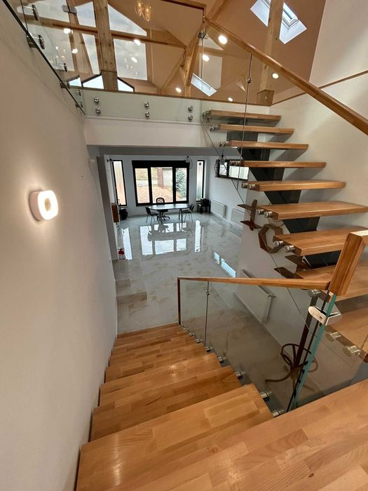 Închiriez spațiu/ clădire  birouri/clinică  200 mp Strejnicu Prahova