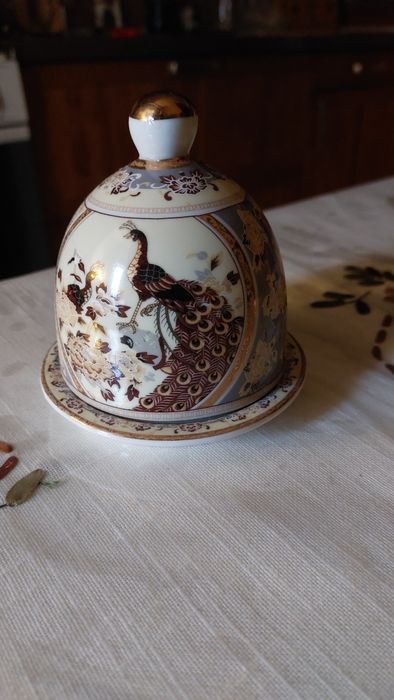 Лимонница фарфоровая