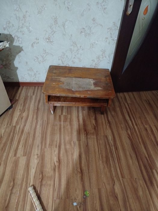 Хонтахта стол стол
