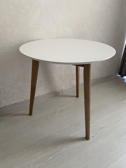 Белый круглый стол 90 см, пр-во Россия