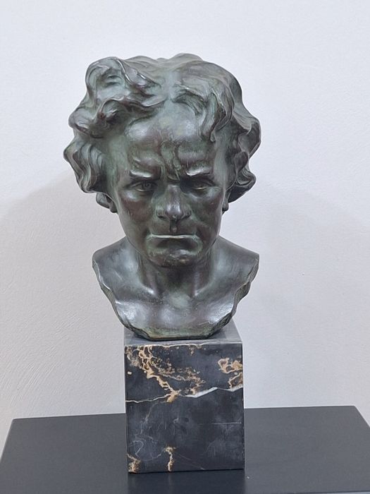 Бронзов бюст на Л.Бетховен