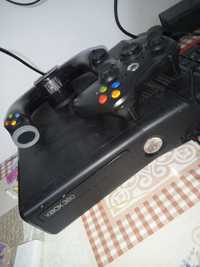 Xbox 360 cu controlăr și volan