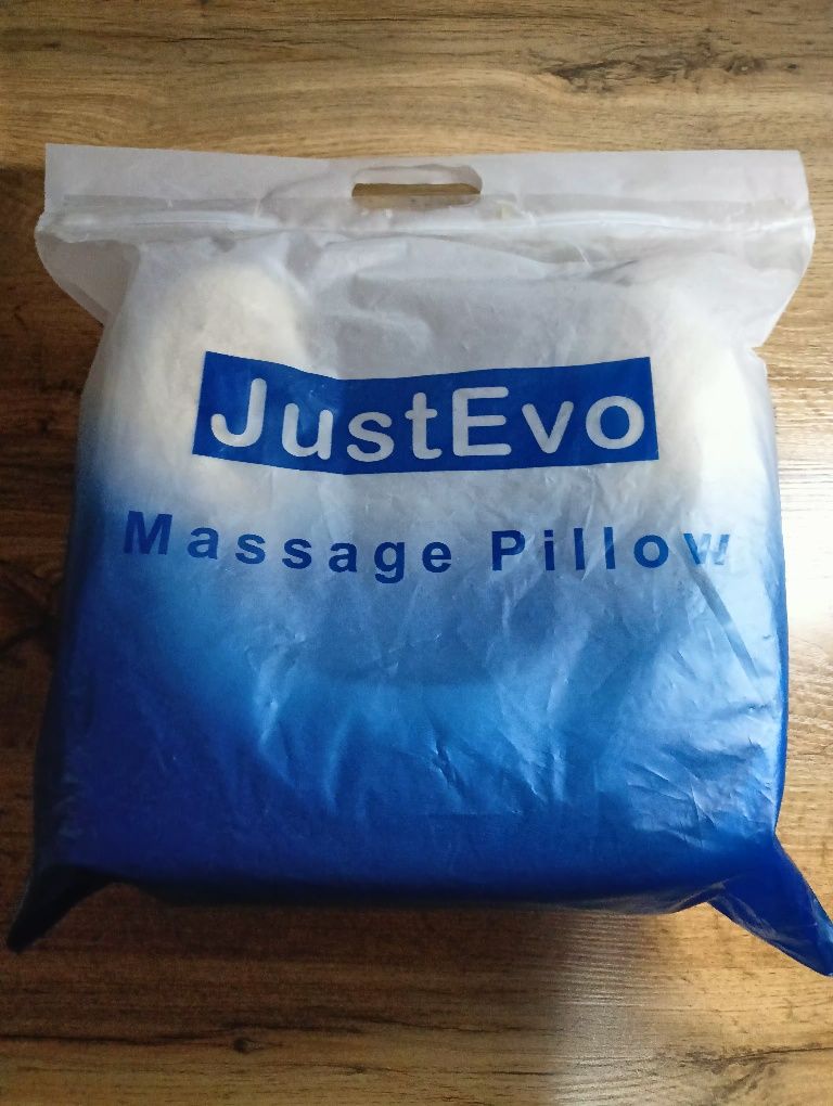Массажная подушка U-Shaped Massage Pillow

разминать
массиров