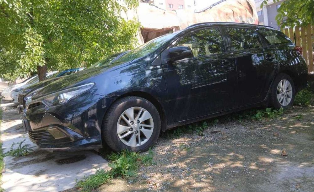 Inchiriez Toyota Auris pentru Ride Sharing