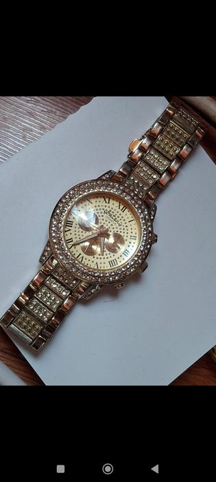 2 ceasuri de vânzare