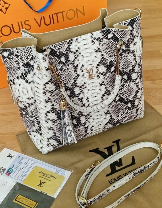 Geanta piele naturala LV,model croco,logo metalic auriu,saculet, etich