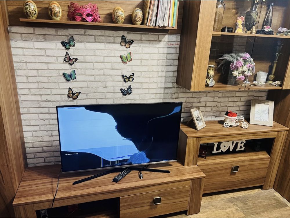 Vand televizor Samsung full HD 102 diagonala spart ecranul