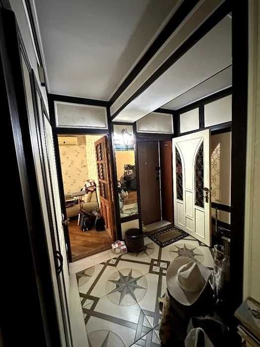 Ц2 17- maktab yonida 4/4/4 90m2 sotiladi !!!