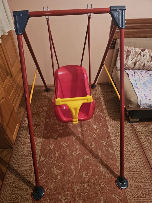 Градинска люлка и пързалка