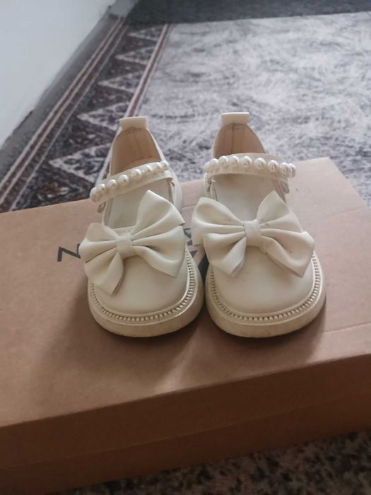 Incalatimnte fetițe