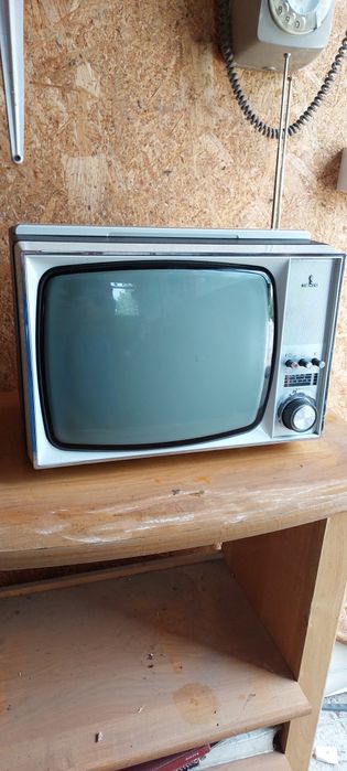 Vând televizor vintage portabil Siemens