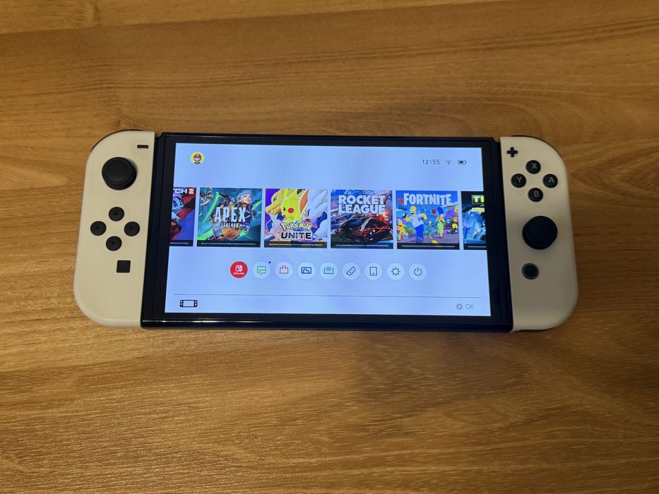 Nintendo switch OLED с подарък игри