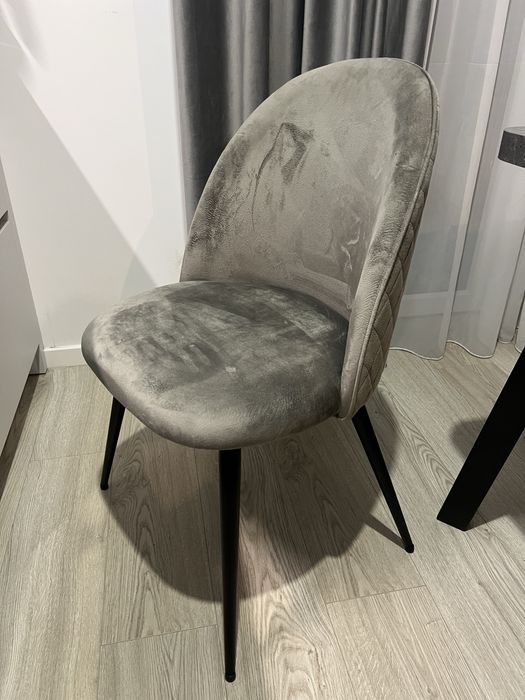 Set scaune dining gri, catifea, cu picioare metalice negre