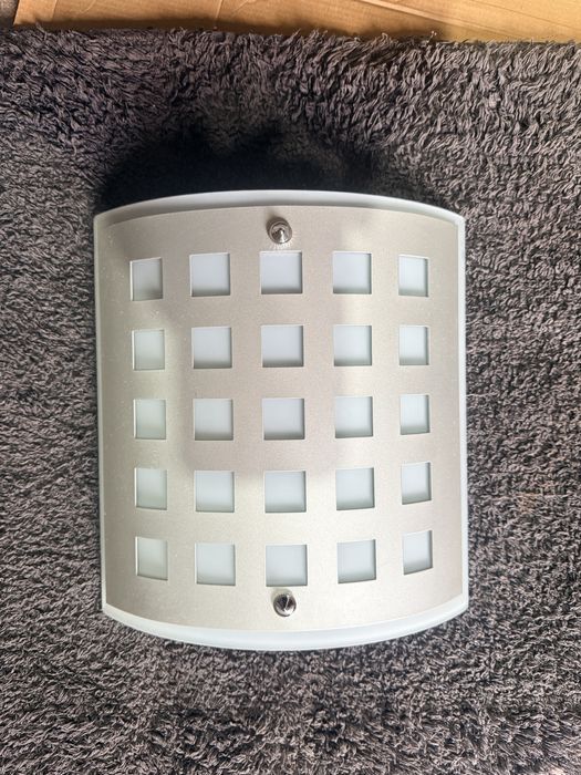 Aplica lumina excelenta