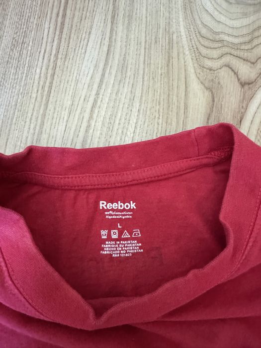 Tricou Reebok.