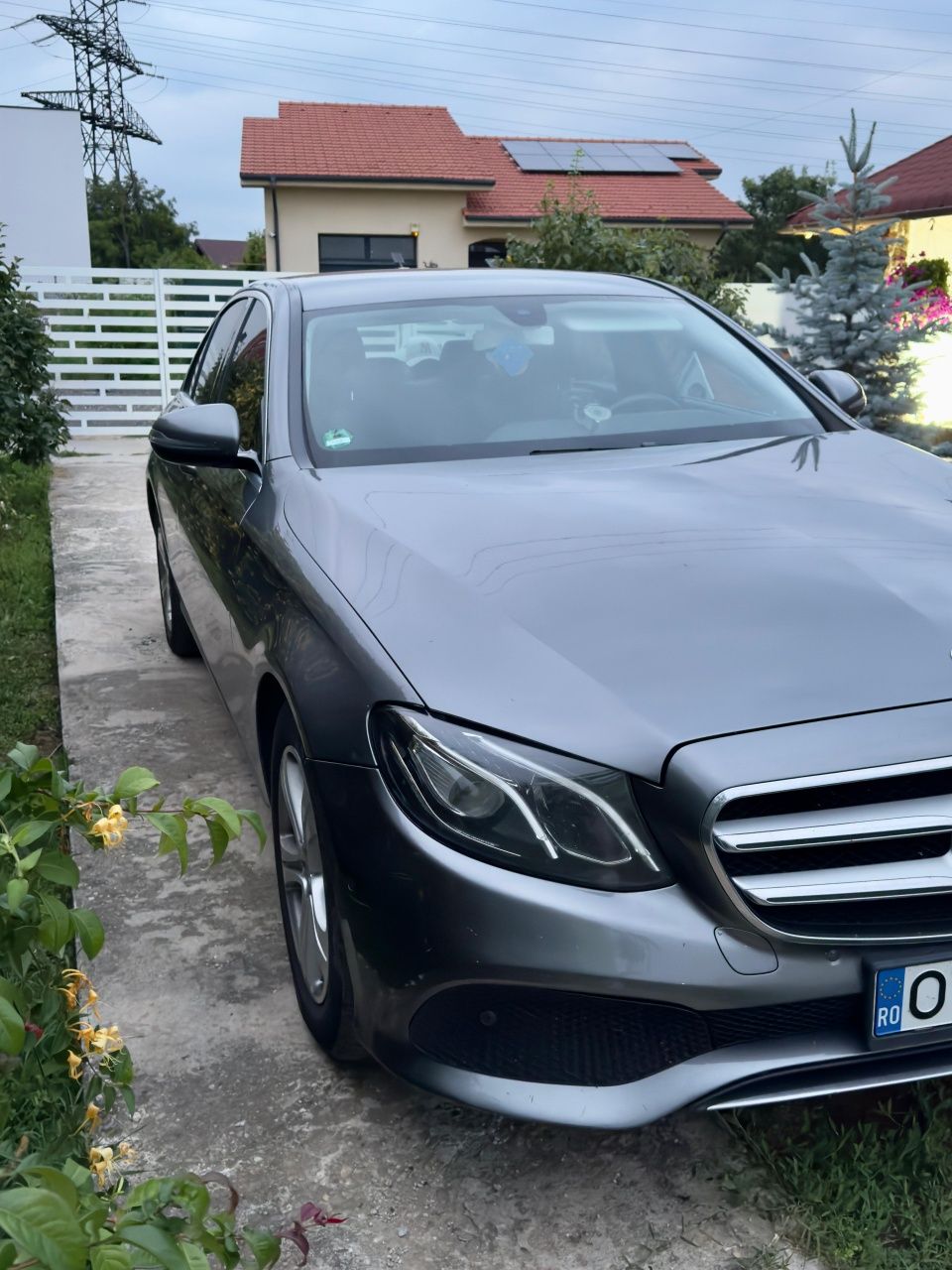 Mercedes-Benz E200