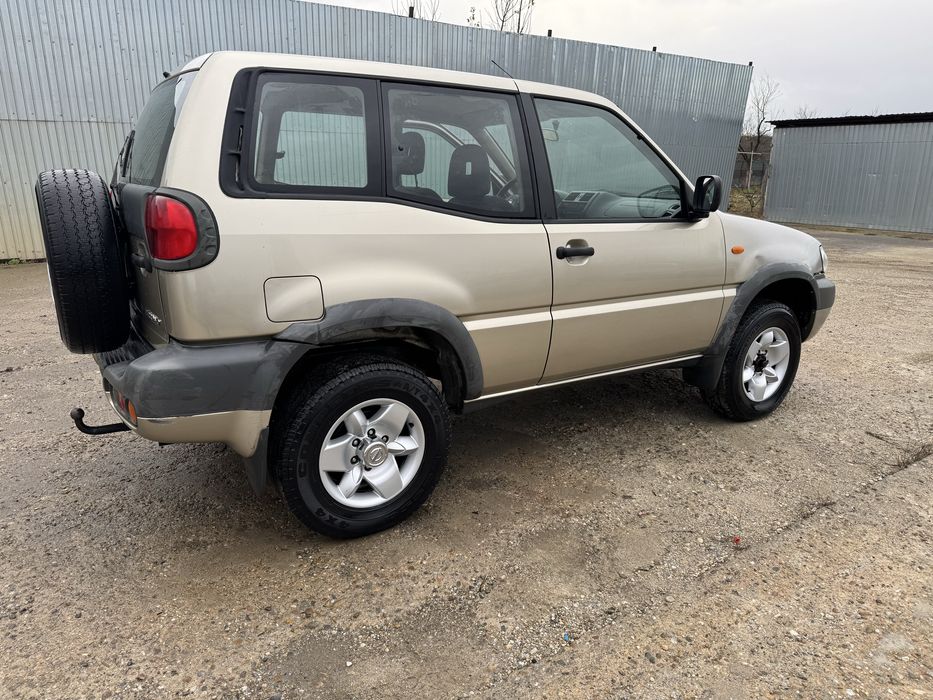Nissan Terrano 2.7D an:10/2002 Autoutilitara 4700€uro Neg
