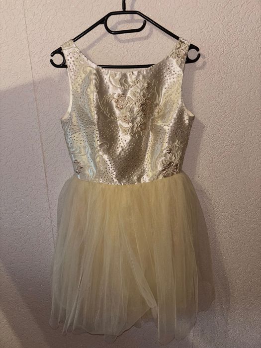 Рокля с панделка